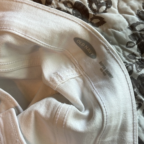 Old navy white skinny jeans - Picture 2 of 4